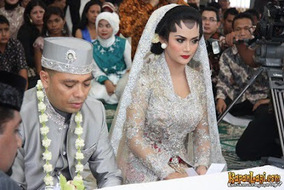 pernikahan ibunya dengan usahawan Timur Laste, Raul Lamos pada Ahad