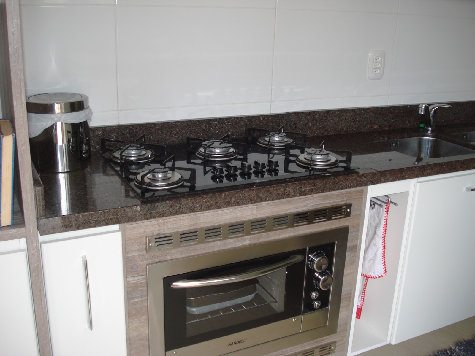 Bom vamos para a outra parte agorao armário da cozinhaumas Bom vamos para a outra parte agorao armário da cozinhaumas