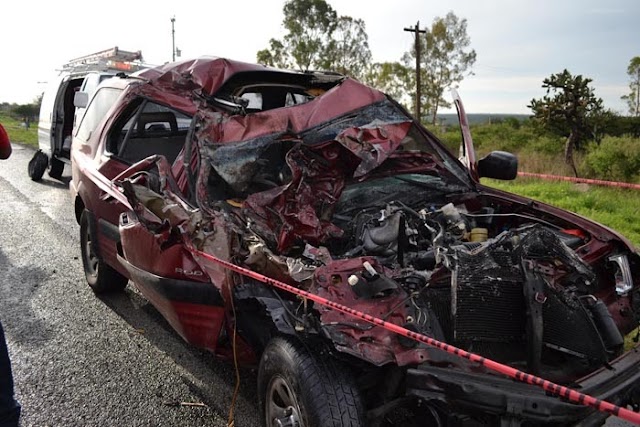 Muere mujer en autopista