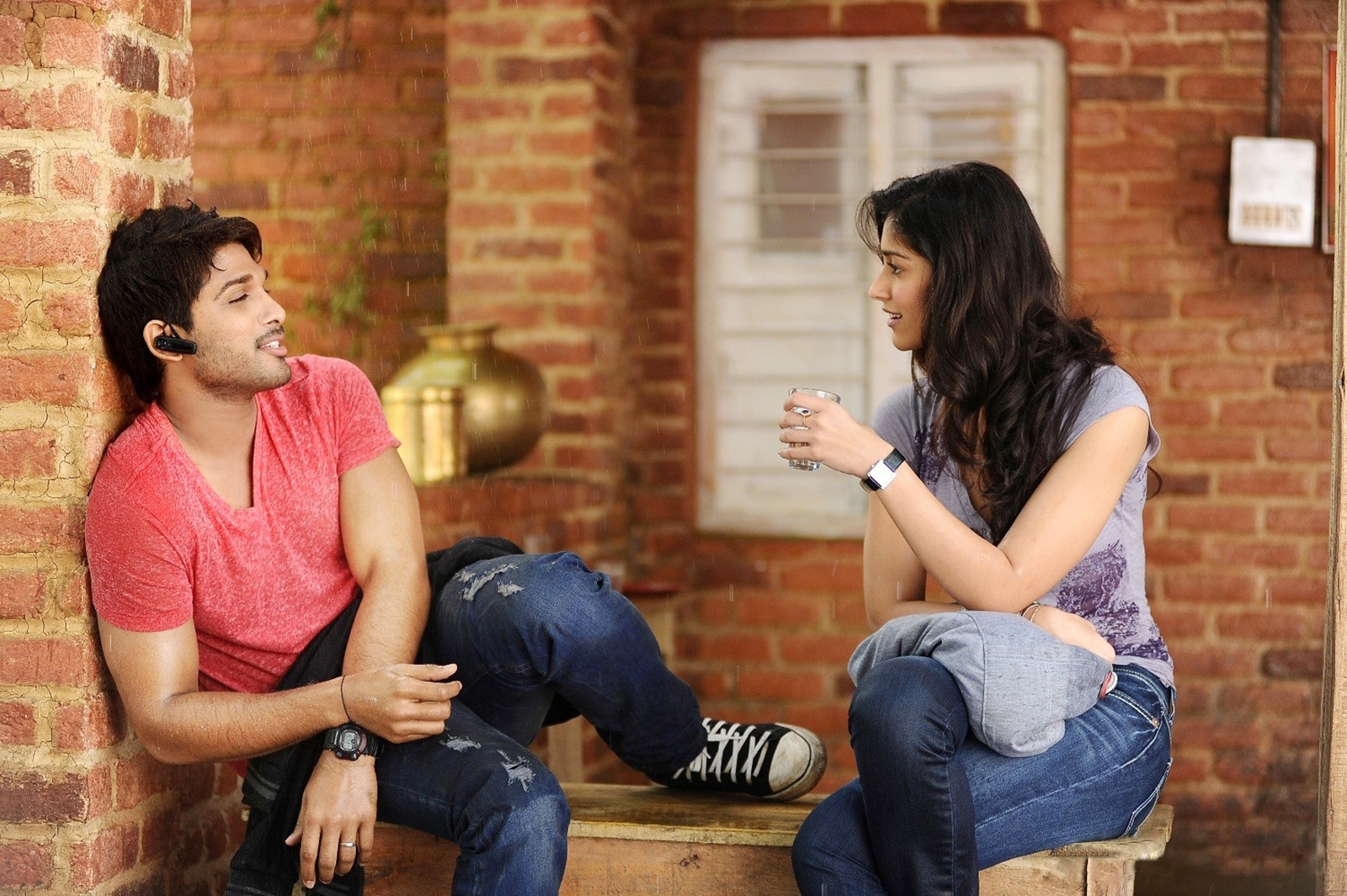 Posted in: Allu Arjun , Ileana , Julayi Movie