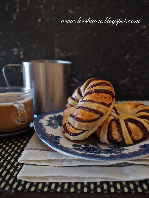 Helena's Kitchen 红豆面包卷 （Red Bean Rolls)