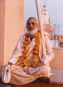 Sob a divina guia de Srila BV Narayana Goswami Maharaj
