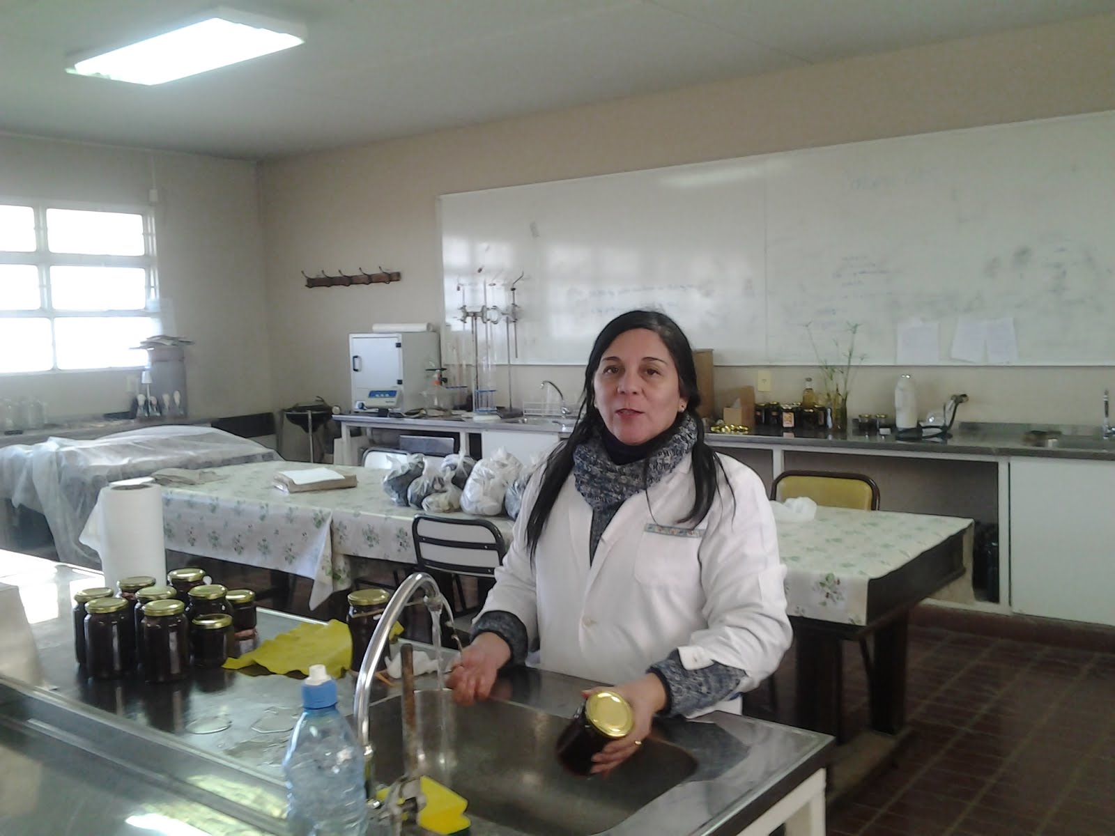 LES PRESENTAMOS A LA SRA. LAURA  LA NUEVA A.T.P. DE QUÍMICA