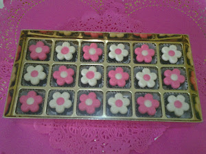 Coklat 18 pcs Bunga Sakura