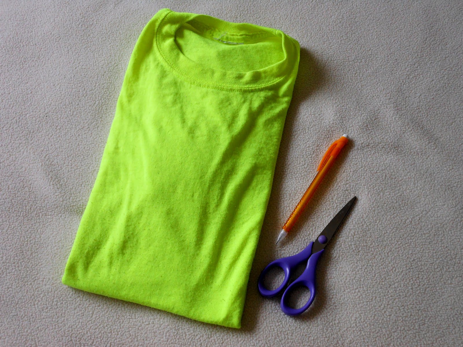 Read My Life As Carrie DIY Arm Cutout TShirt