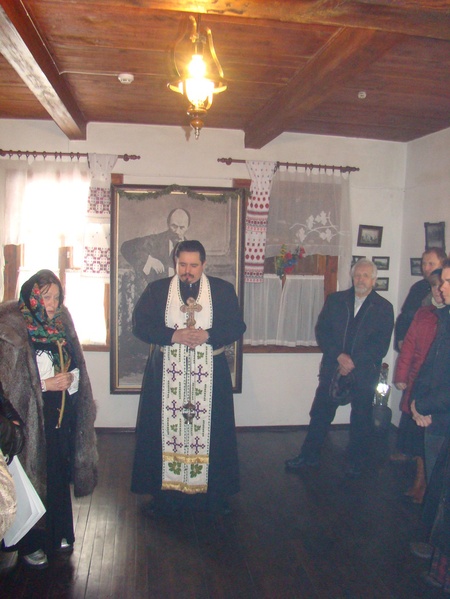 Донецька майстриня Людмила Огнєва. Вишиванки в Хаті на пріорці в Тарасів день