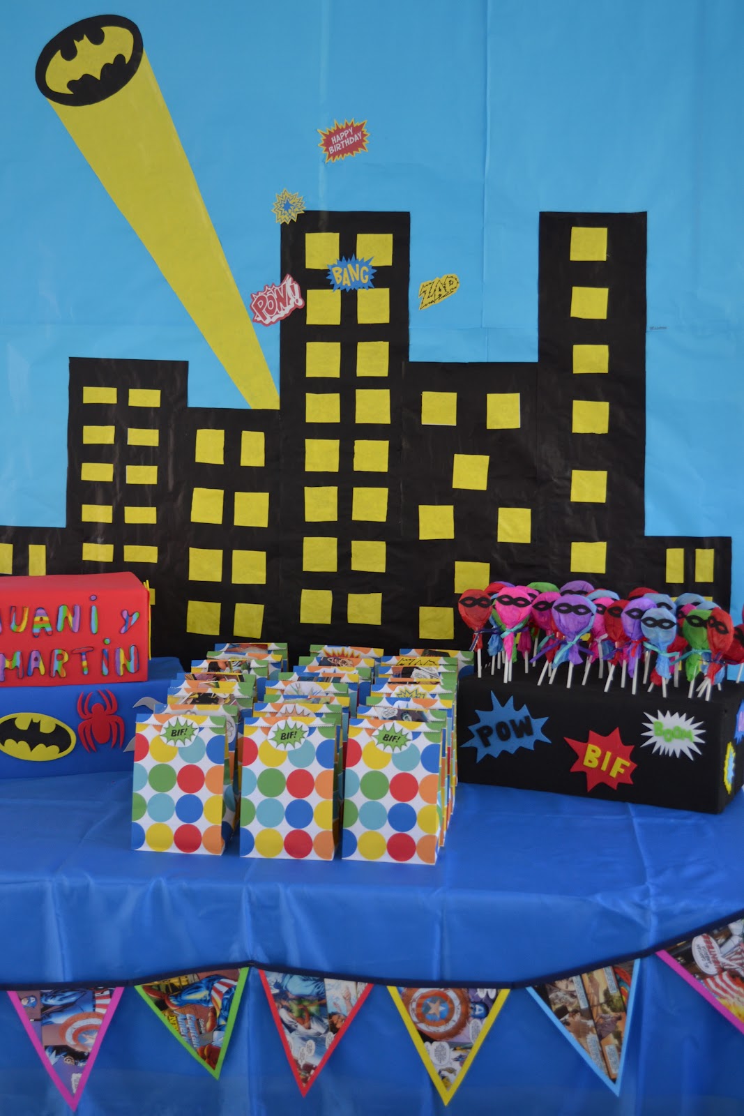 Decoracion Gotica Para Fiestas ~ Andrea forr? cajas con goma eva, para usar de base para los Decoracion Gotica Para Fiestas ~ Andrea forr? cajas con goma eva, para usar de base para los
