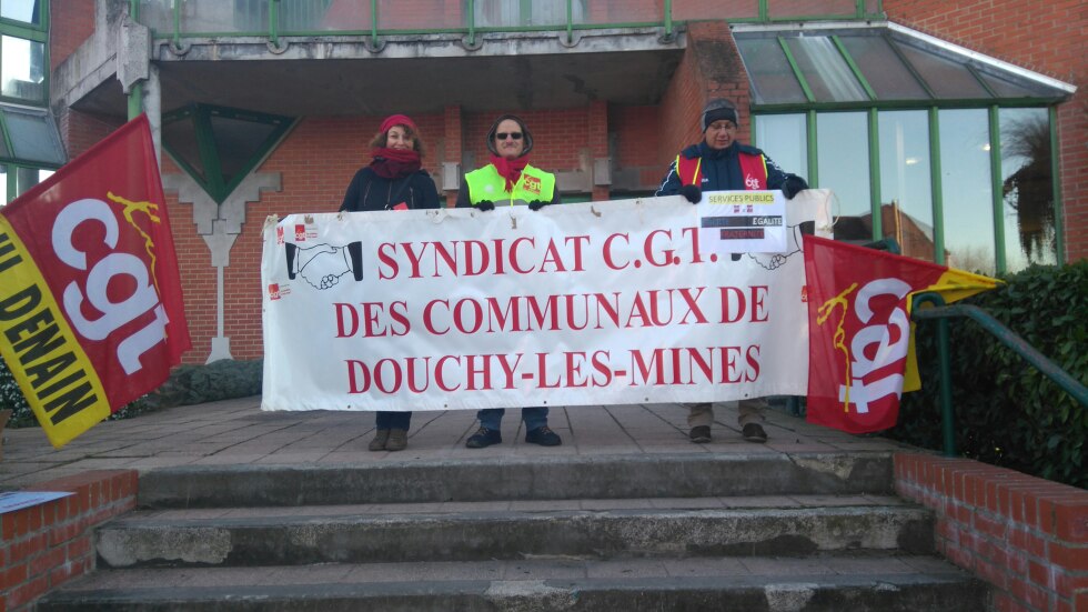 Action CGT des Territoriaux de Douchy-les-Mines à la mairie le mardi 29 novembre 2016