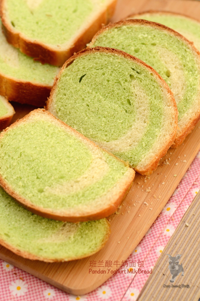 Coco's Sweet Tooth...The Furry Bakers 班兰酸牛奶面包 Sweet Pandan Yoghurt