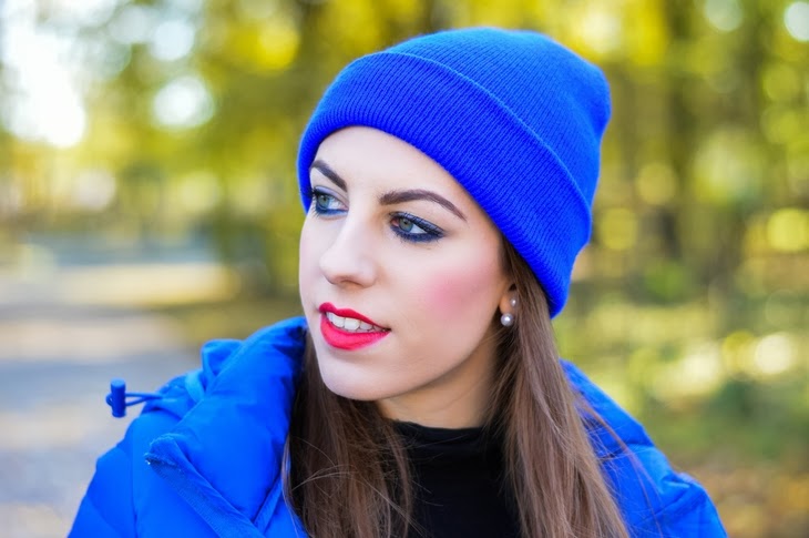 OVS F4YG Electric Blue Winter Coat United Colors of Benetton Tartan Skirt FrontRowShop Tartan Scarf Asos Double Pearl Percing Earrings Casio Watch Gold Asos Beanie