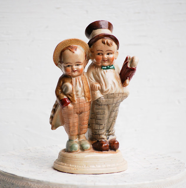 https://www.etsy.com/listing/243112437/vintage-dapper-men-wedding-cake-topper?ref=shop_home_active_3&ga_search_query=cake%2Btopper