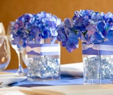 Decoração simples e bonita dos 45 anos de casamento cores das bodas de safira ou platina
