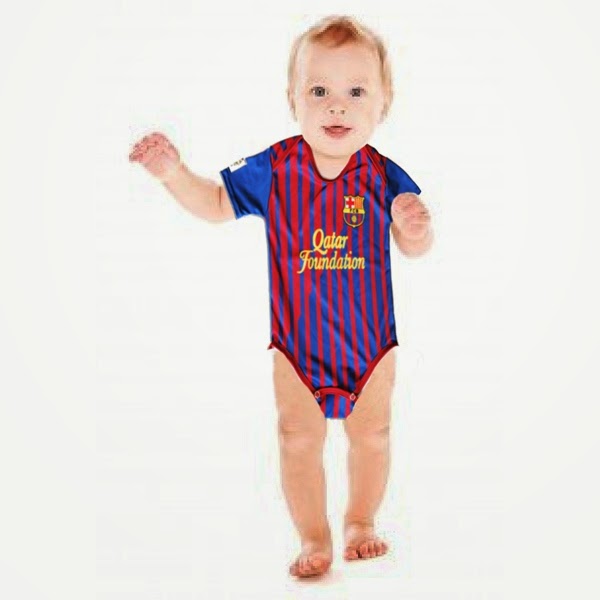 Foto bayi lucu pakai kostum sepak bola barcelona Foto bayi lucu pakai kostum sepak bola barcelona