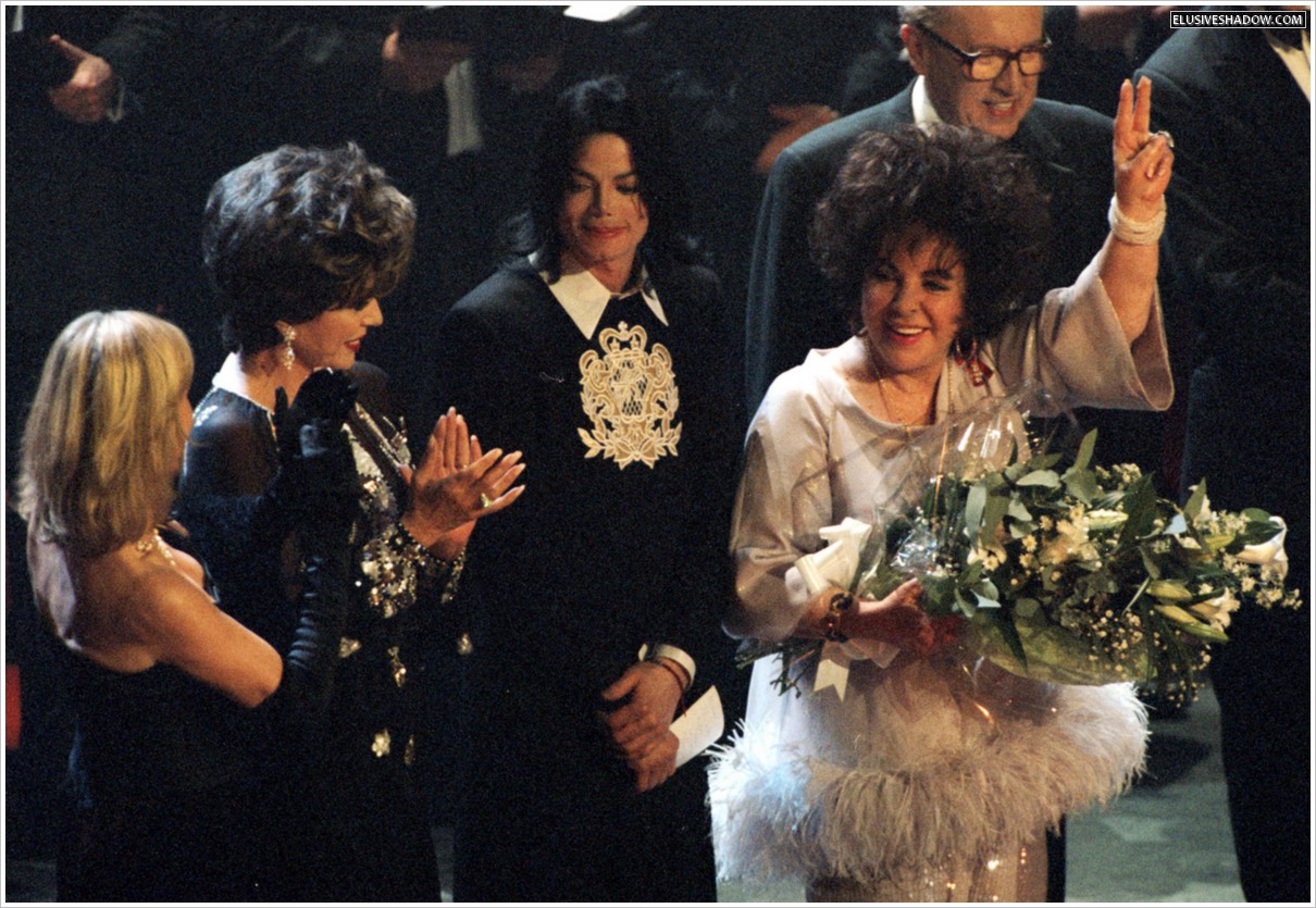 http://4.bp.blogspot.com/-EMsKpSyKIT4/UGWk_5YYkhI/AAAAAAAAbGA/5FUP2yGrWjs/s1600/liz-taylor-michael-jackson-05.jpg