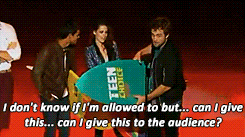 Teen Choice Awards 2012 Tumblr_m7lc1b4AWa1qiqcvgo1_250