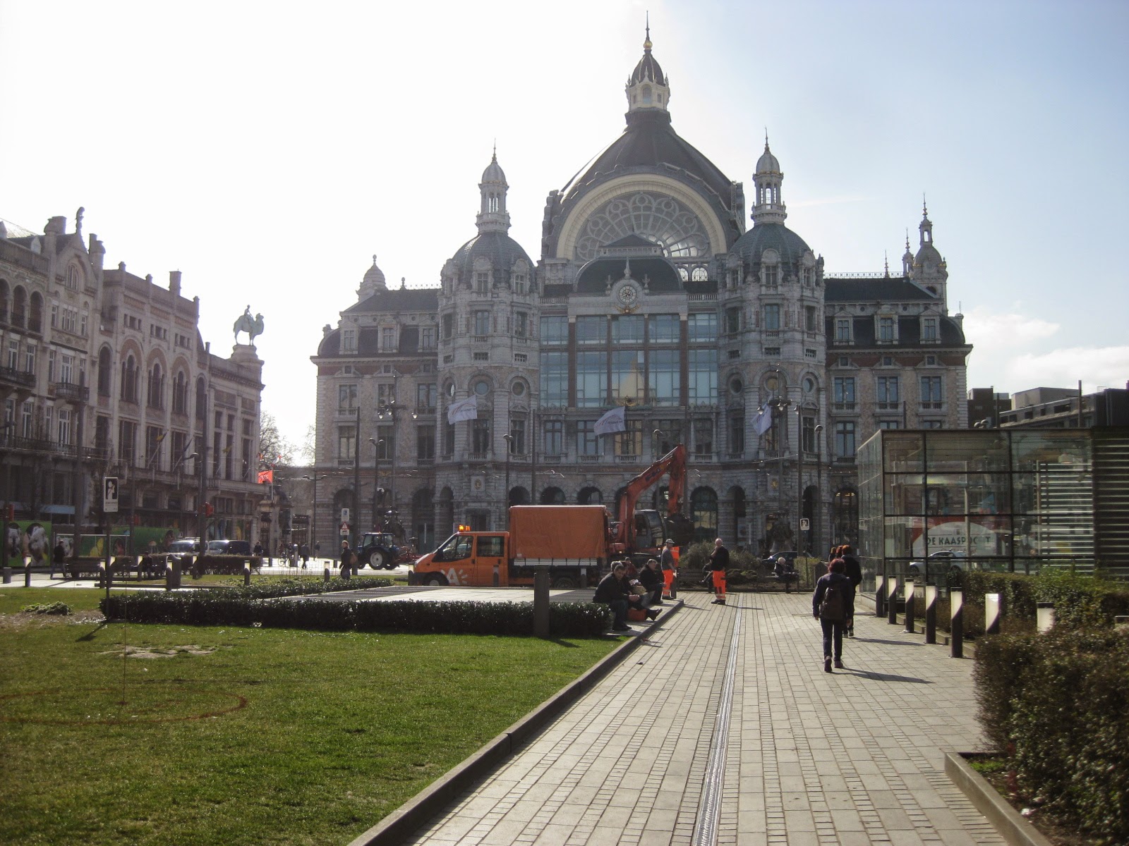 Groen.Antwerpen: Koningin Astridplein in een nieuw jasje, deel één