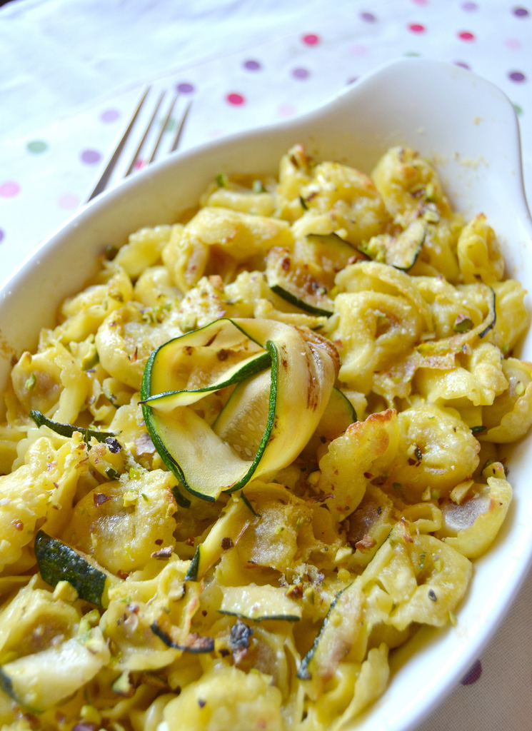 Tortellini alla mortadella con zucchine e pistacchi da dolci a go go su Akkiapparicette