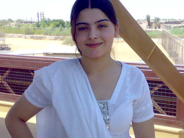 Pakistani Pathan Girl In Garden Photos On Facebook 2013 | Fun Maza New