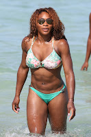 Serena Williams shows off her curves in a hot bikini