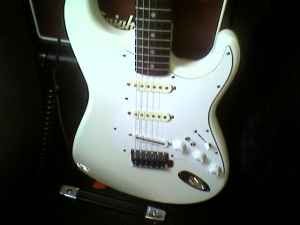 Craigslist Vintage Guitar Hunt: Fender Japan Squire Wayne ...