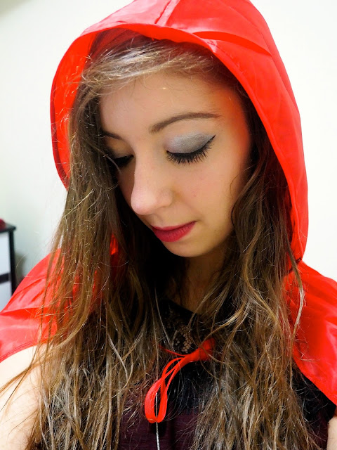 Fright Nights | Little Red Riding Hood fancy dress outfit details of short red hooded cape