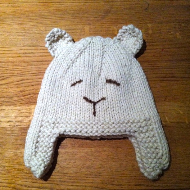 Stitch me Softly...: Sleepy Polar Bear Hat - knitting pattern