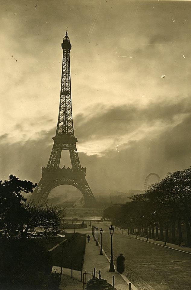 Stunning Image of Eiffel Tower in 1920 