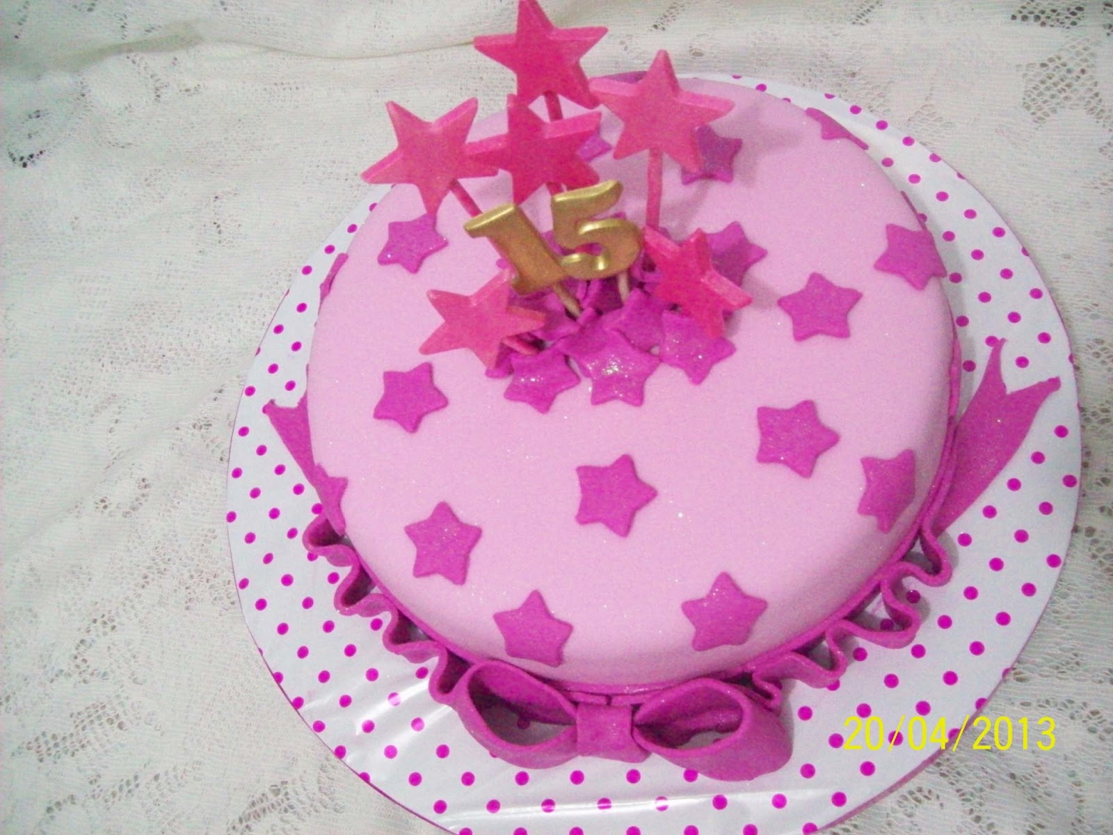 Nanda Bolos Bolo de 15 anos decorado com pasta americana