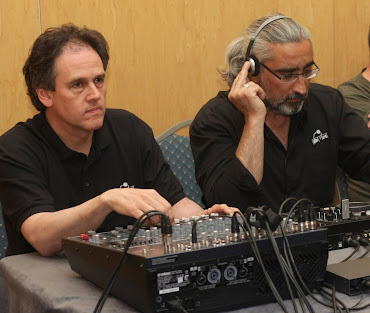 Nestor Gurrea, técnico responsable del sonido, y Ernesto González productor de DM espectáculos