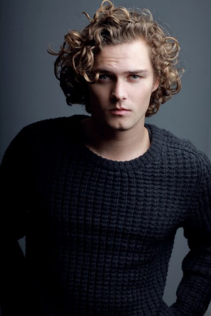Finn Jones como Loras Tyrell en Juego de Tronos Finn Jones como Loras Tyrell en Juego de Tronos