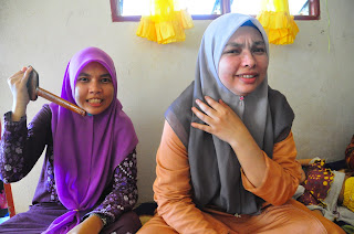 meunggu si pengantin perempuan