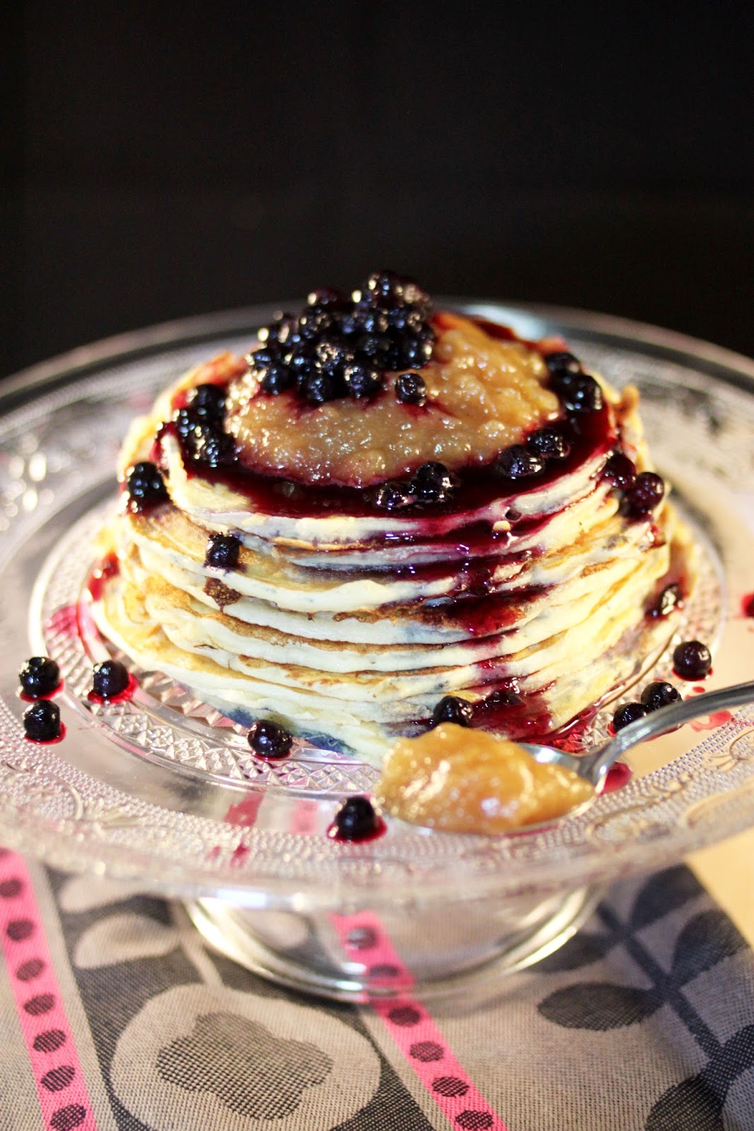 Chloé Délice Pancakes aux myrtilles et à la compote de pommes