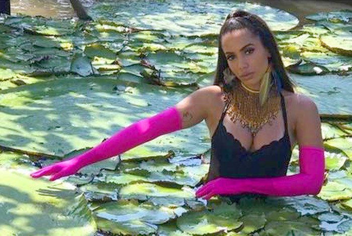 Foto: Anitta, com o projeto CheckMate, promete lançar um clipe por mês -  Purepeople