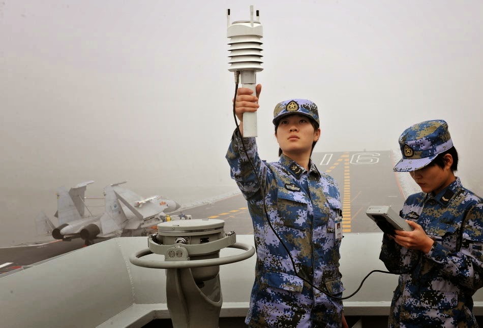 النساء في جيوش العالم  - صفحة 2 Female+Soldiers+Shine+on+China's+First+Aircraft+Carrier