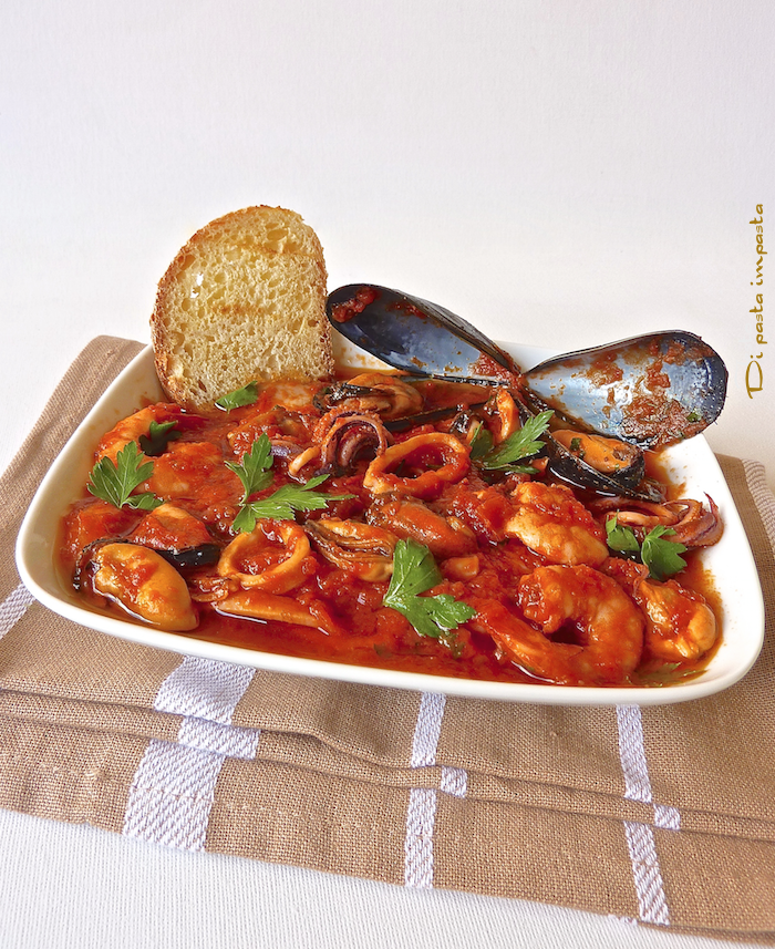 Di pasta impasta Zuppa di cozze con calamari e mazzancolle
