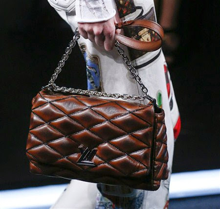 desain tas louis vuitton terbaru 2017/2018 hasil rancangan Nicolas Ghesquiere desain tas louis vuitton terbaru 2017/2018 hasil rancangan Nicolas Ghesquiere