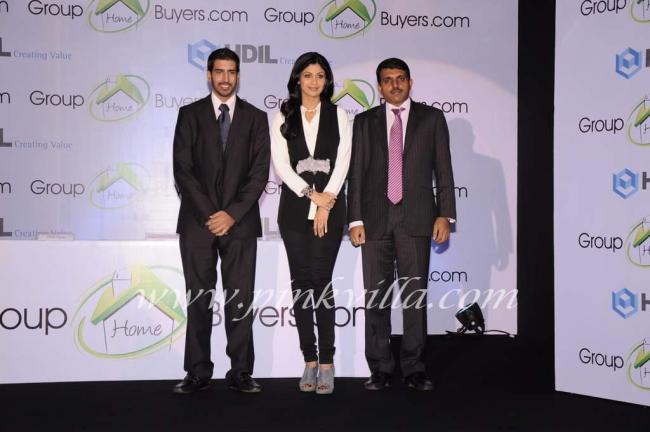Shilpa Shetty And Raj Launch www.grouphomebuyer.com