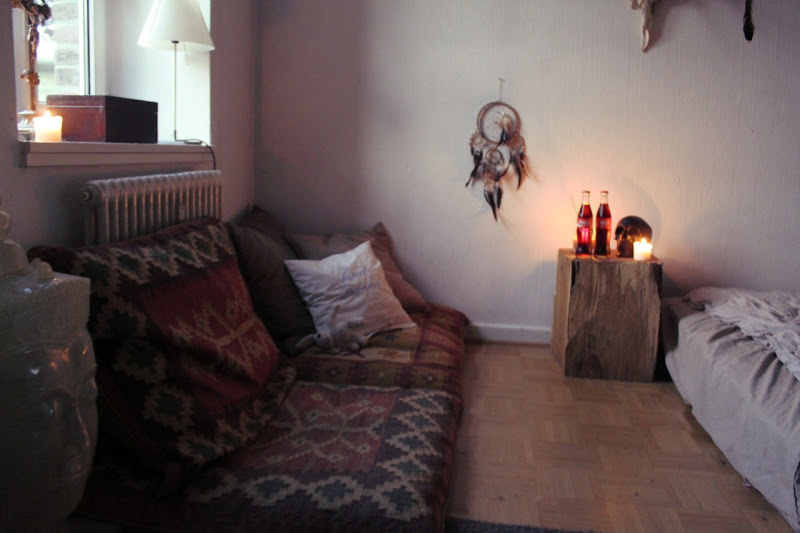 Creating a bohemian bedroom with Kilim cushions, dream catchers and title=