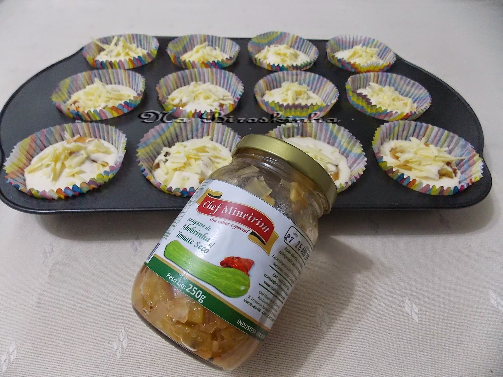 Cupcake Recheado com Antepasto de Abobrinha e Tomate Seco Cupcake Recheado com Antepasto de Abobrinha e Tomate Seco