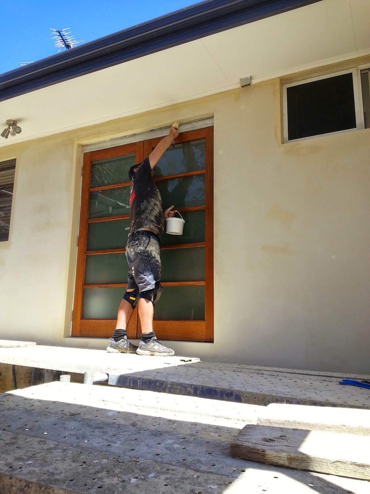 Jarrah Jungle Painting The Exterior Walls And Window Frames With Dulux