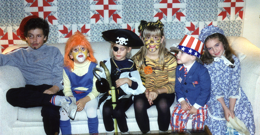 21 Adorable Photos of Kids' Halloween Costumes from the 1980s vintage