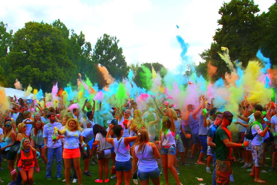 A picture of People playing Holi in Germany