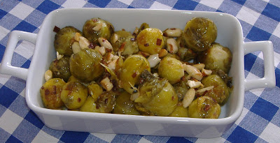Cavoletti di Bruxelles con mandorle Cavoletti di Bruxelles con mandorle