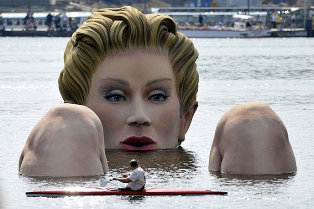 Die Badende, Hamburg, Germany Water Woman Floating Statue