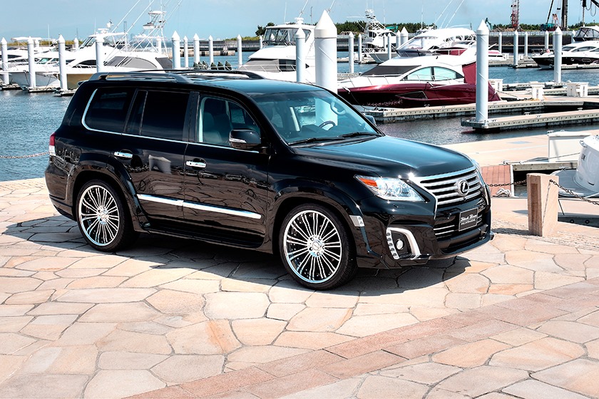 Wald Brings Facelifted Lexus LX Into the Dark Side
