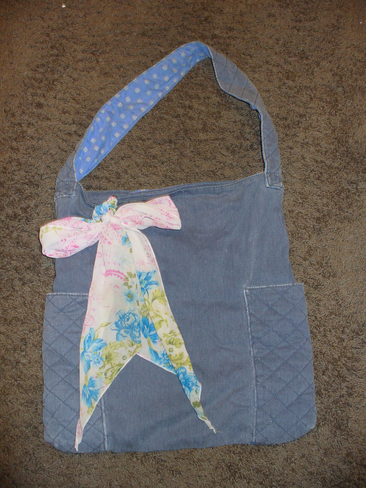 Kai Leigh Bow 22 Ways to Make a Boring Bag Exciting Using Only a Scarf.