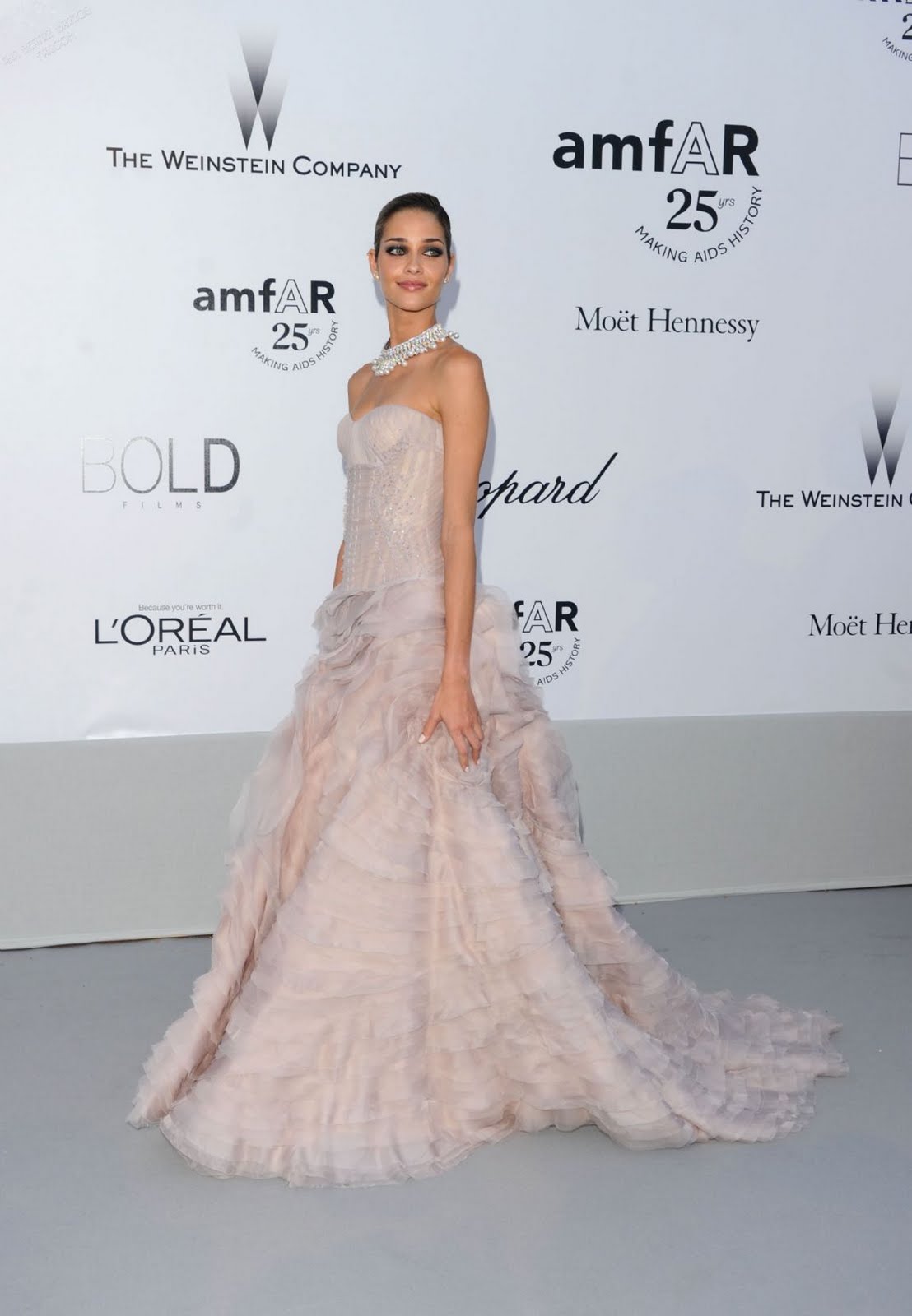 http://4.bp.blogspot.com/-EbXB-hl45XQ/TeQ9ilax68I/AAAAAAAAKZU/6z4ZUbvrnqo/s1600/Model+Ana+Beatriz+Barros++amfAR%2527s+Cinema+Against+AIDS+Gala+in+Antibes%252C+May+19%252C+2011+%25281%2529.jpg