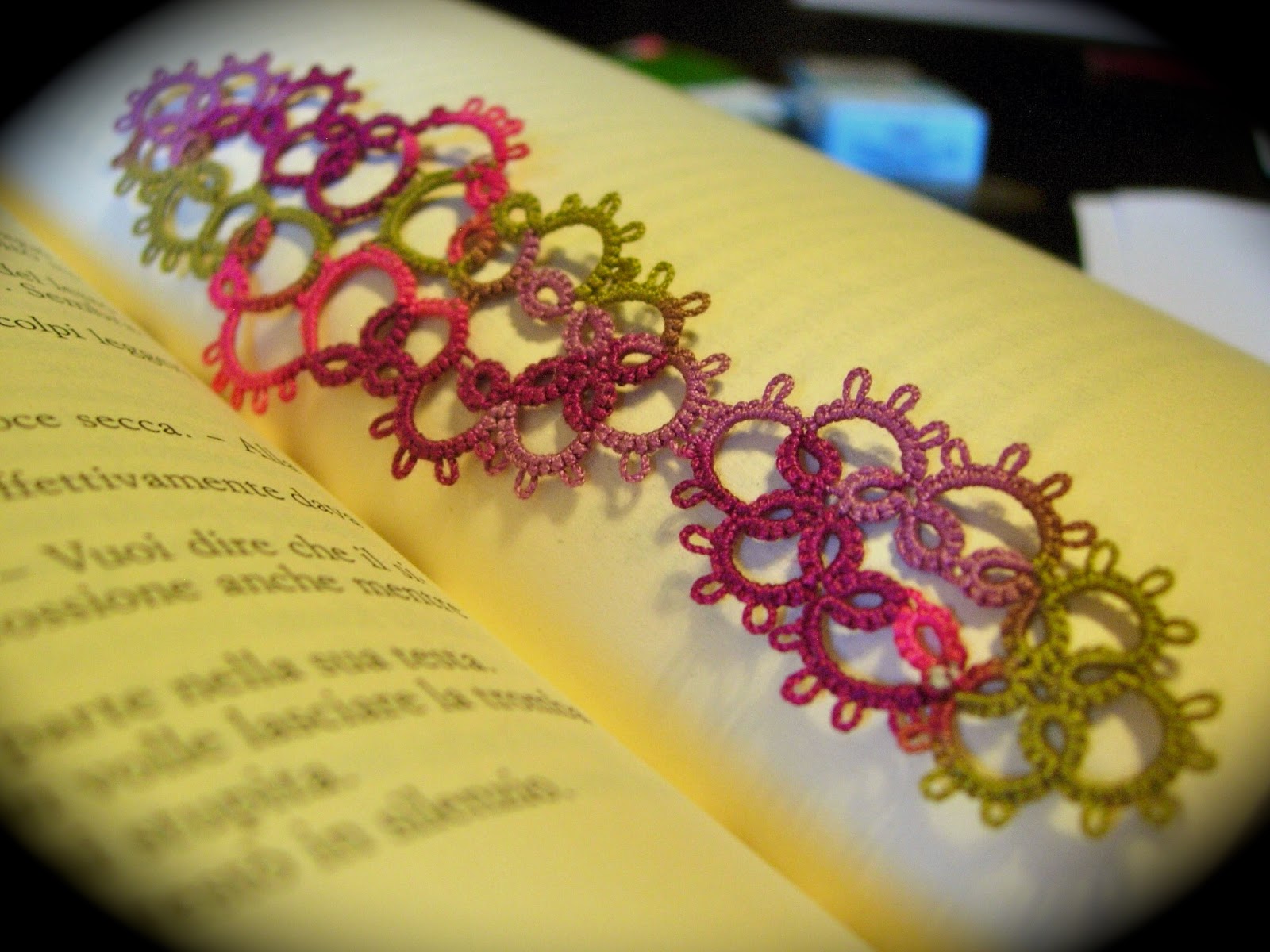 Tatsme Summer readings... or tatting bookmarks?