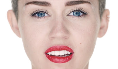 Miley Cyrus - Wrecking Ball,close up