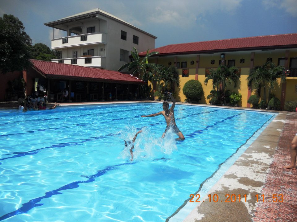 Light Bulb Jardin de Dasmarinas Resort and Restaurant Review